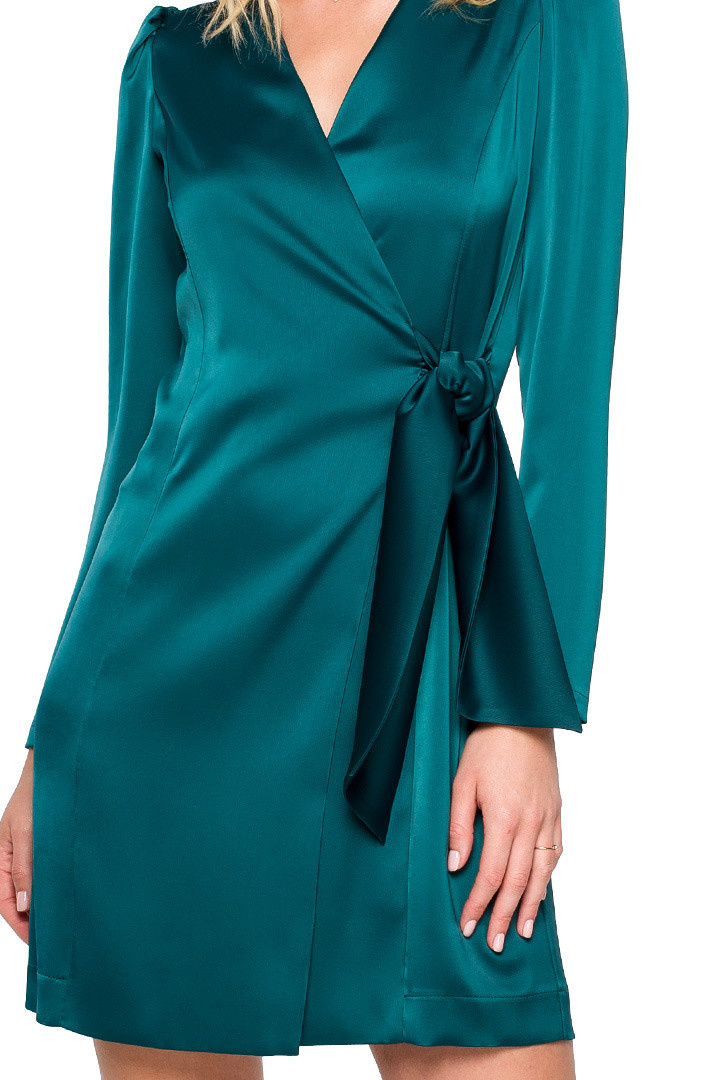 Sukienka kopertowa mini wiązana z dekoltem V satynowa zielona K156