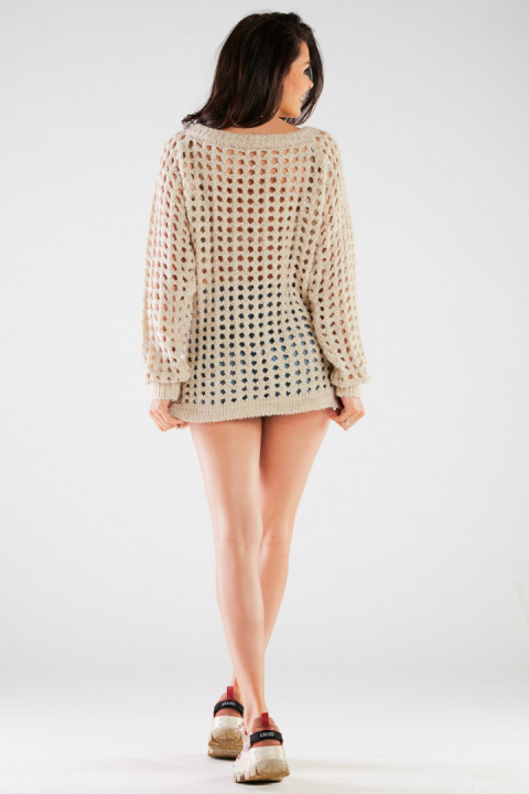 Sweter damski ażurowy oversize dekolt łódka długi rękaw beżowy A450 Sweter damski ażurowy oversize dekolt łódka długi rękaw beżowy A450