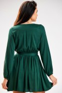 Sukienka mini rozkloszowana długi rękaw dekolt V pasek zielona A577