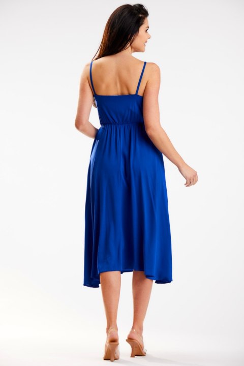 Sukienka elegancka midi bez rękawów ramiączka lejący dekolt niebieska A579 Sukienka elegancka midi bez rękawów ramiączka lejący dekolt niebieska A579