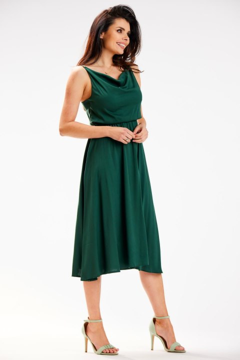 Sukienka elegancka midi bez rękawów ramiączka lejący dekolt zielona A579 Sukienka elegancka midi bez rękawów ramiączka lejący dekolt zielona A579