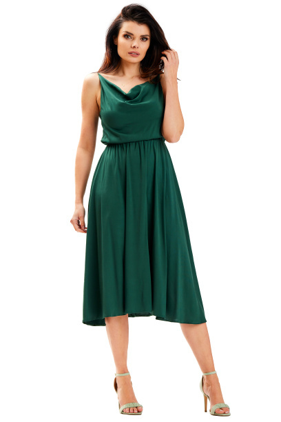 Sukienka elegancka midi bez rękawów ramiączka lejący dekolt zielona A579 Sukienka elegancka midi bez rękawów ramiączka lejący dekolt zielona A579