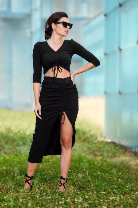 Bluzka damska crop top z rękawem 3/4 dekolt V dzianinowa czarna M304 Bluzka damska crop top z rękawem 3/4 dekolt V dzianinowa czarna M304