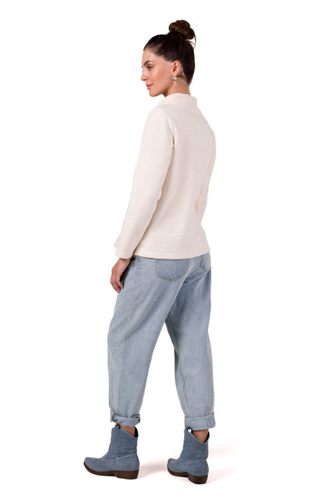 Bluza damska prosta dzianinowa z wysokim kołnierzem ecru B268 Bluza damska prosta dzianinowa z wysokim kołnierzem ecru B268