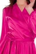 Sukienka satynowa rozkloszowana mini kopertowa długi rękaw różowa K175