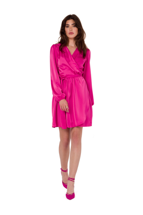 Sukienka satynowa rozkloszowana mini kopertowa długi rękaw różowa K175
