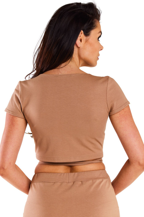 Bluzka damska crop top dzianinowa krótki rękaw głęboki dekolt V beżowa M306 Bluzka damska crop top dzianinowa krótki rękaw głęboki dekolt V beżowa M306