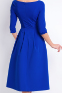 Elegancka sukienka midi rozkloszowana z dekoltem w łódkę niebieska A159