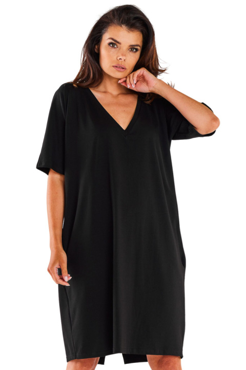 Sukienka midi oversize dzianinowa krótki rękaw dekolt V luźna czarna M303 Sukienka midi oversize dzianinowa krótki rękaw dekolt V luźna czarna M303