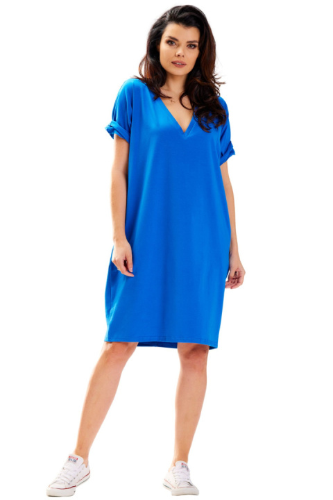 Sukienka midi oversize dzianinowa krótki rękaw dekolt V luźna niebieska M303 Sukienka midi oversize dzianinowa krótki rękaw dekolt V luźna niebieska M303