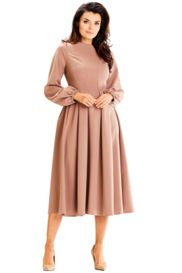 Elegancka sukienka midi rozkloszowana z długim rękawem cappuccino A595