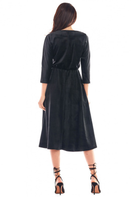 Sukienka welurowa midi lekko rozkloszowana rękaw 3/4 L czarna A407