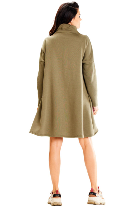 Sukienka mini trapezowa luźna z golfem długi rękaw dresowa khaki A609 Sukienka mini trapezowa luźna z golfem długi rękaw dresowa khaki A609
