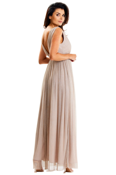 Elegancka sukienka maxi głęboki dekolt na plecach bez rękawów beżowa A625 Elegancka sukienka maxi głęboki dekolt na plecach bez rękawów beżowa A625