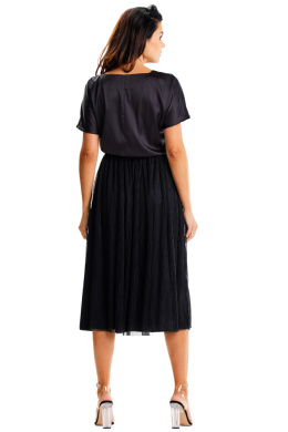 Sukienka midi z krótkim rękawem rozkloszowana gumka w pasie czarna A627