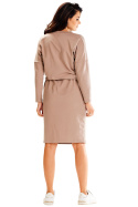 Sukienka dresowa midi luźna wiązana w pasie kieszenie długi rękaw brązowa A606