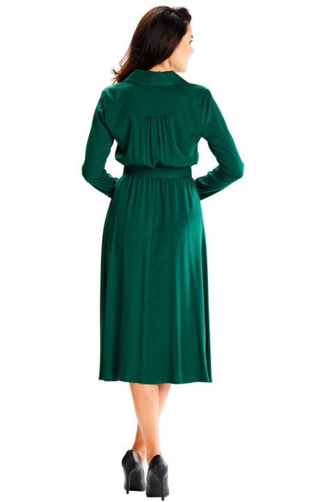 Sukienka elegancka midi rozkloszowana kołnierz długi rękaw zielona A604 Sukienka elegancka midi rozkloszowana kołnierz długi rękaw zielona A604