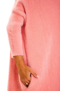 Sukienka swetrowa mini oversize szeroki dekolt długi rękaw różowa A618
