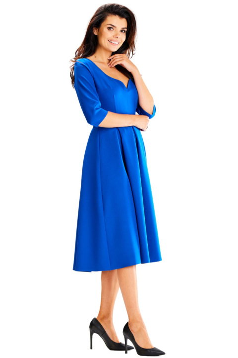Elegancka sukienka midi rozkloszowana dopasowana głęboki dekolt niebieska A598 Elegancka sukienka midi rozkloszowana dopasowana głęboki dekolt niebieska A598
