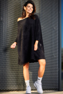 Sukienka swetrowa mini oversize szeroki dekolt długi rękaw czarna A618
