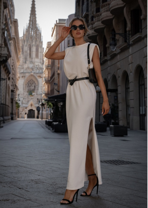Sukienka maxi oversize bez rękawów poduszki na ramionach dzianinowa śmietankowa me790 Sukienka maxi oversize bez rękawów poduszki na ramionach dzianinowa śmietankowa me790