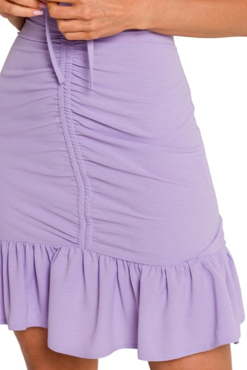 Sukienka mini dopasowana krótki rękaw głęboki dekolt serce falbana fiołkowa me784 Sukienka mini dopasowana krótki rękaw głęboki dekolt serce falbana fiołkowa me784