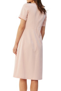Sukienka midi z zakładkami dół fason A krótki rękaw dekolt łęzka pudrowa S361