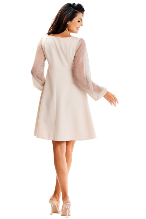 Sukienka trapezowa mini elegancka zwiewna długi rękaw beżowa A622 Sukienka trapezowa mini elegancka zwiewna długi rękaw beżowa A622