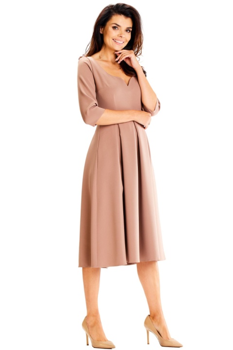 Elegancka sukienka midi rozkloszowana dopasowana głęboki dekolt M cappuccino A598